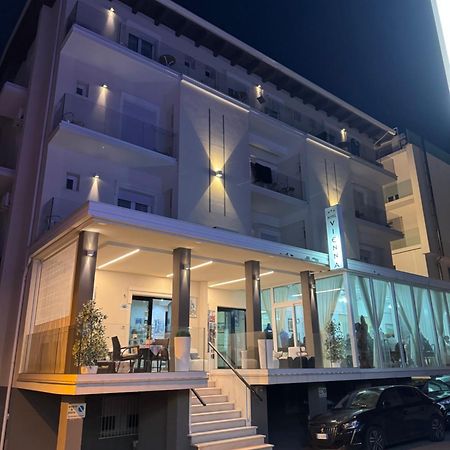 Hotel Vienna Rivazzurra Rimini Ngoại thất bức ảnh