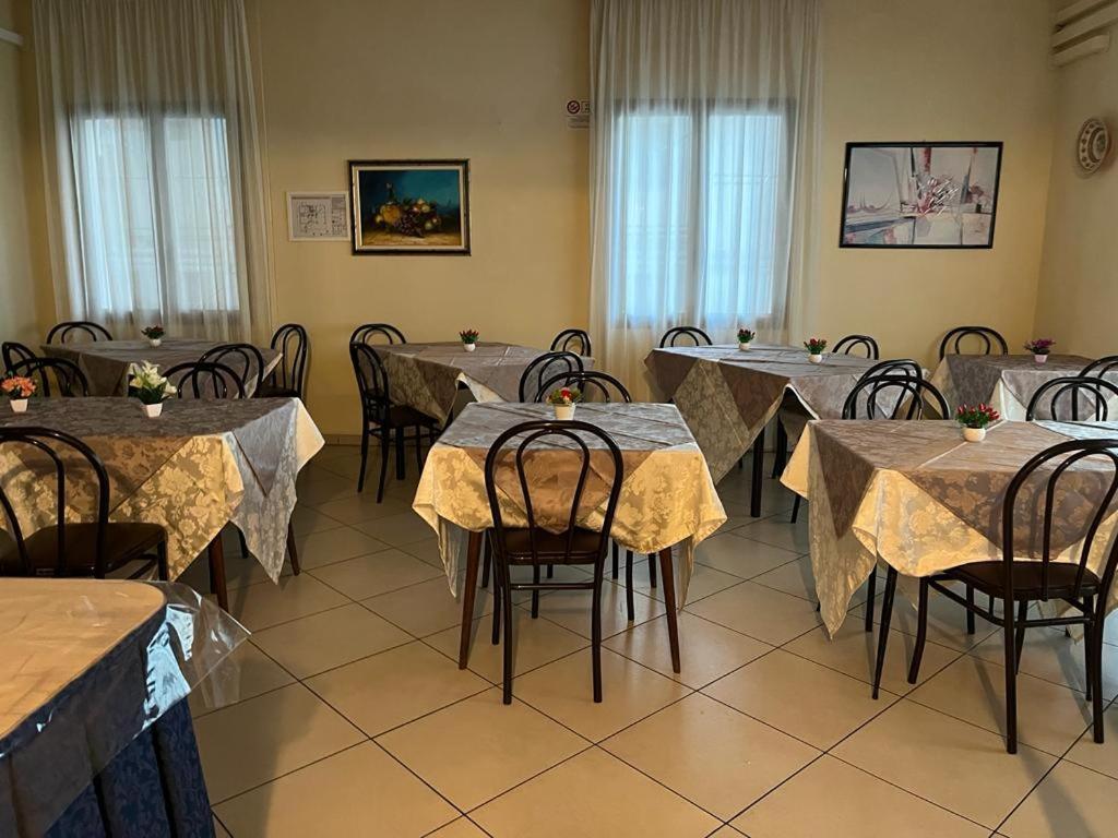 Hotel Vienna Rivazzurra Rimini Ngoại thất bức ảnh
