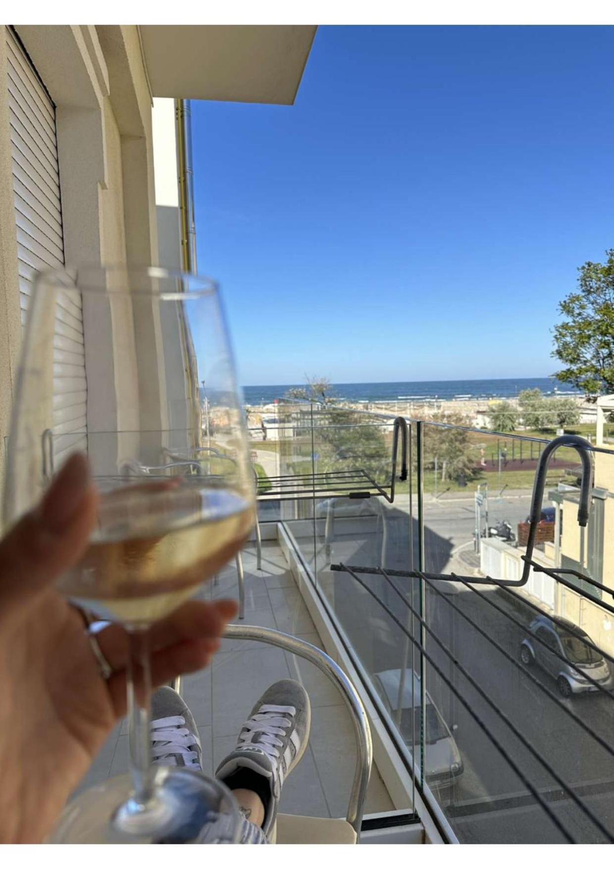 Hotel Vienna Rivazzurra Rimini Ngoại thất bức ảnh
