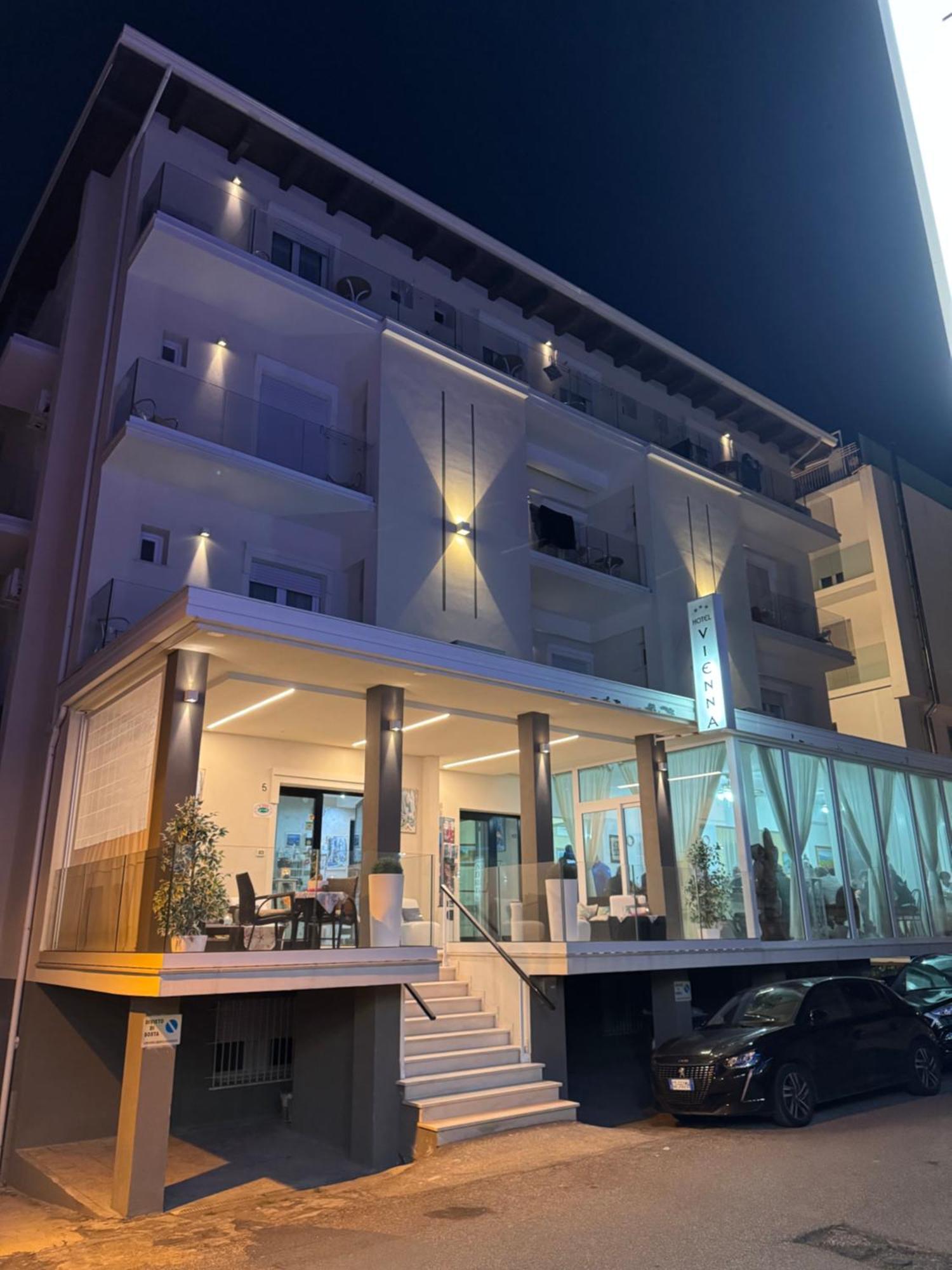 Hotel Vienna Rivazzurra Rimini Ngoại thất bức ảnh