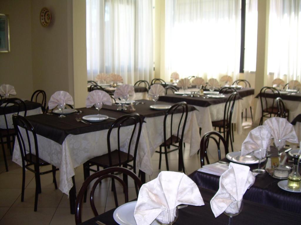 Hotel Vienna Rivazzurra Rimini Ngoại thất bức ảnh